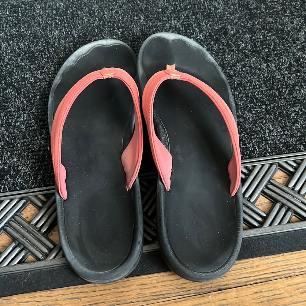 Okukai flip flops